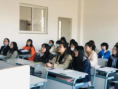 英語學(xué)院召開2018級(jí)研究生就業(yè)指導(dǎo)會(huì)，聚焦高效尋聘