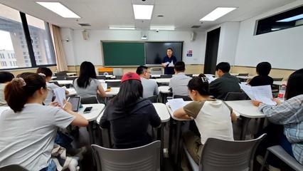 中心召開新學期研究生就業工作指導會，深化精準服務，拓寬高級尋聘渠道